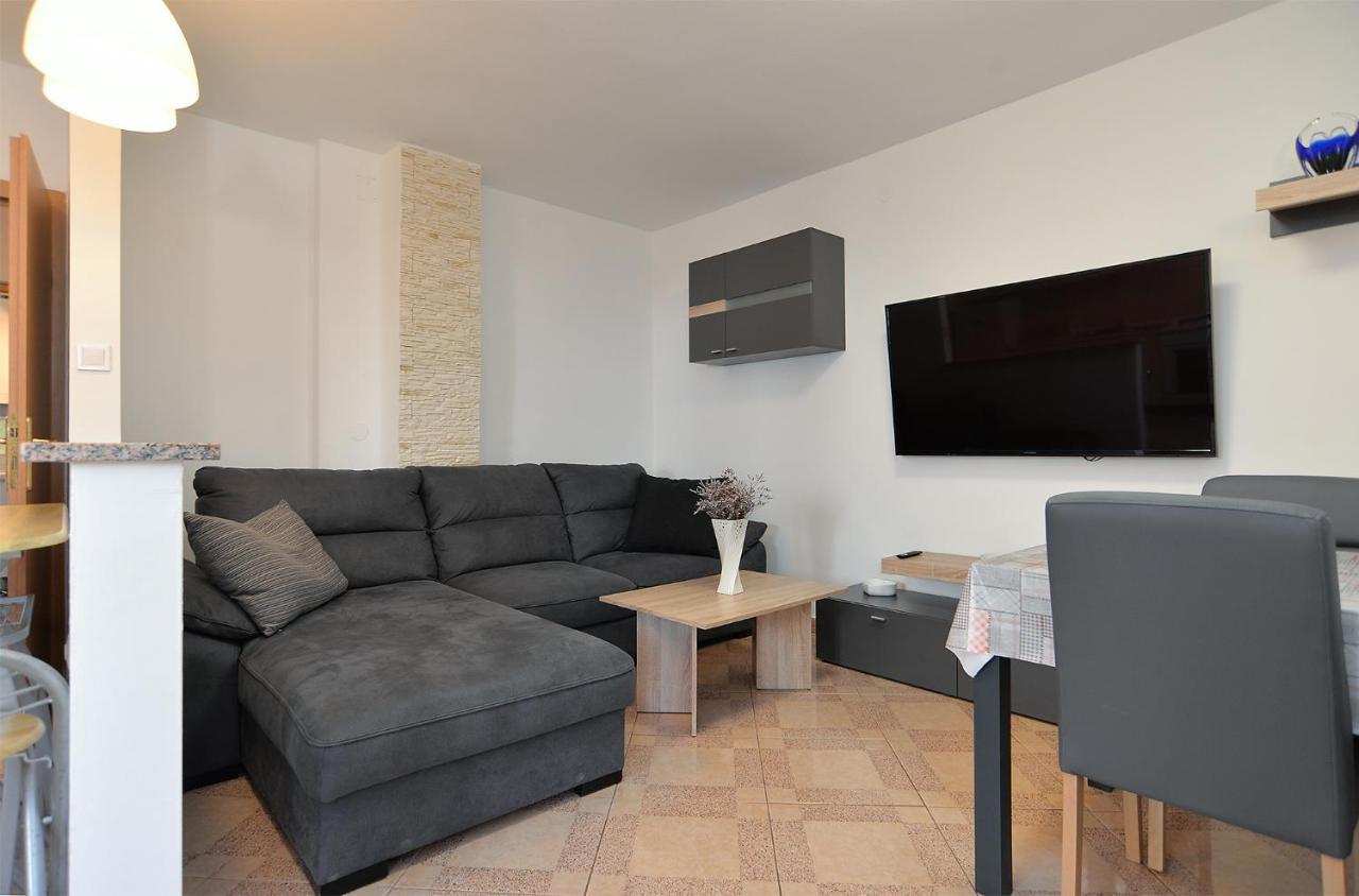 Apartments Milena 436 Fažana Exterior foto