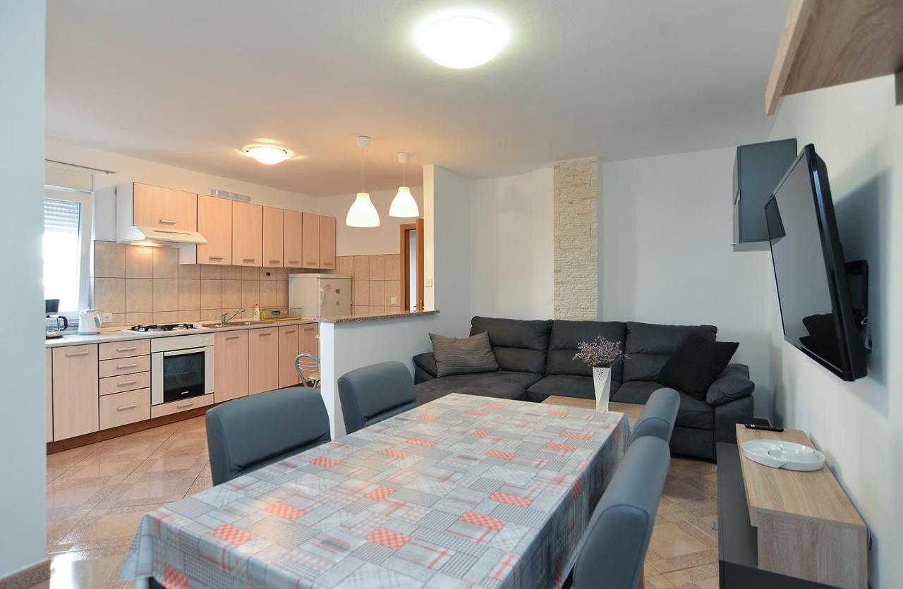 Apartments Milena 436 Fažana Exterior foto